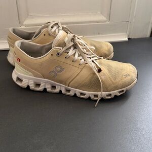 On Cloud Beige Running Shoes Sneakers Lightweight Cushioned Women’s 9